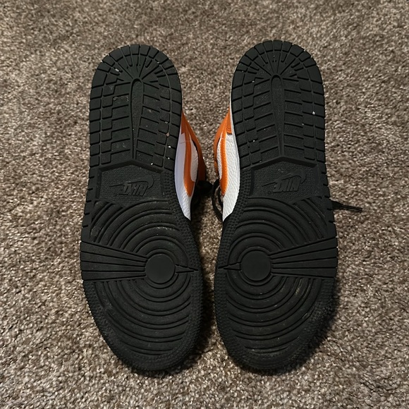 2019 Air Jordan 1 Mid GS “Shattered Backboard” - Picture 7 of 9